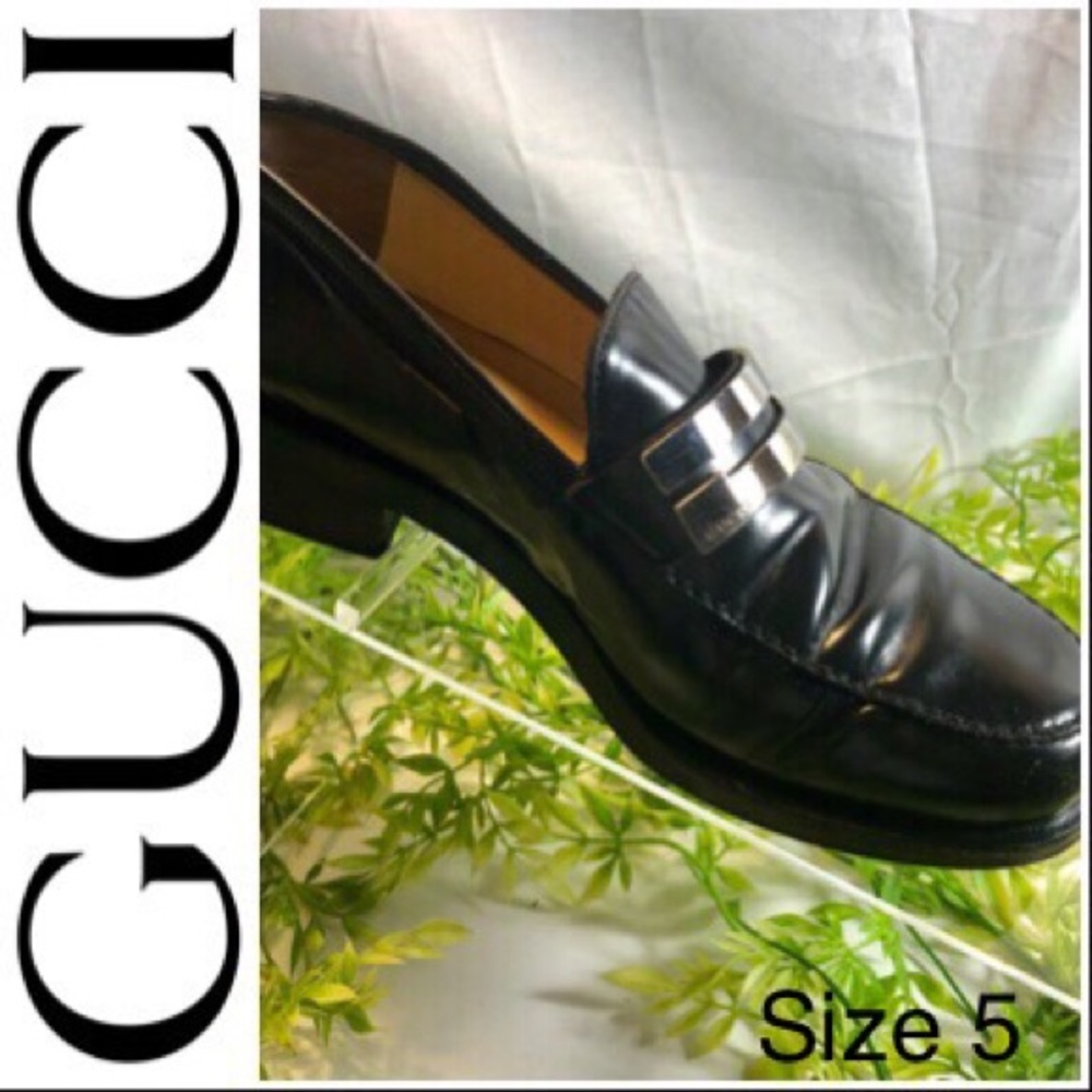 🍂Vintage Gucci Silver Buckle Loafers